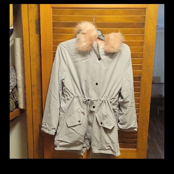 Women's Gray Coat Pink Fur Trim 23" Underarm x 24: Hip x 29" Shoulder/Hem 2xl - Picture 11 of 11